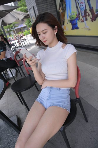 图片[1]-短发牛仔的漂亮女生【2.4G】-学妹图库