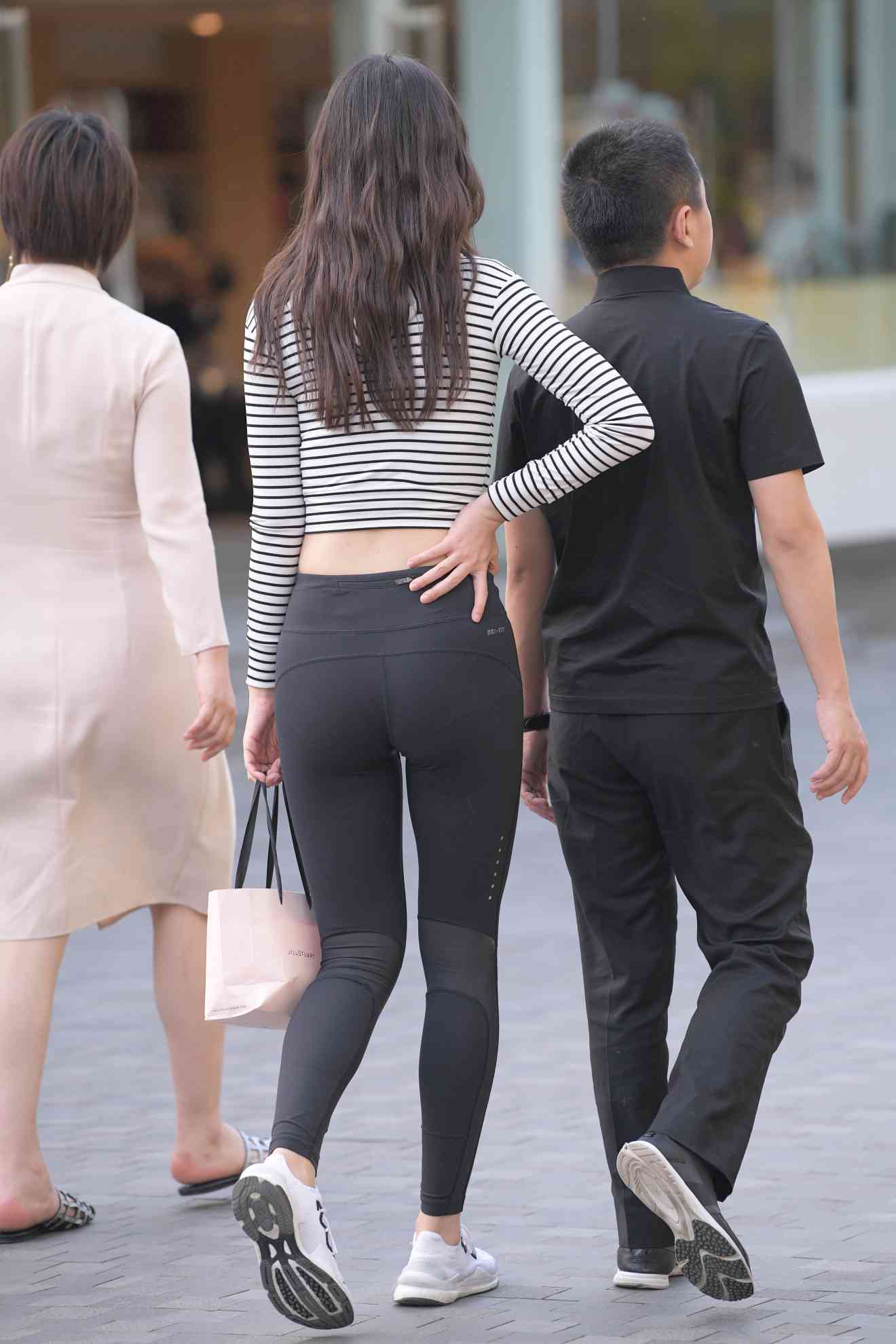 图片[3]-【免费】逛街的瑜伽裤女人【23P】04033-学妹图库