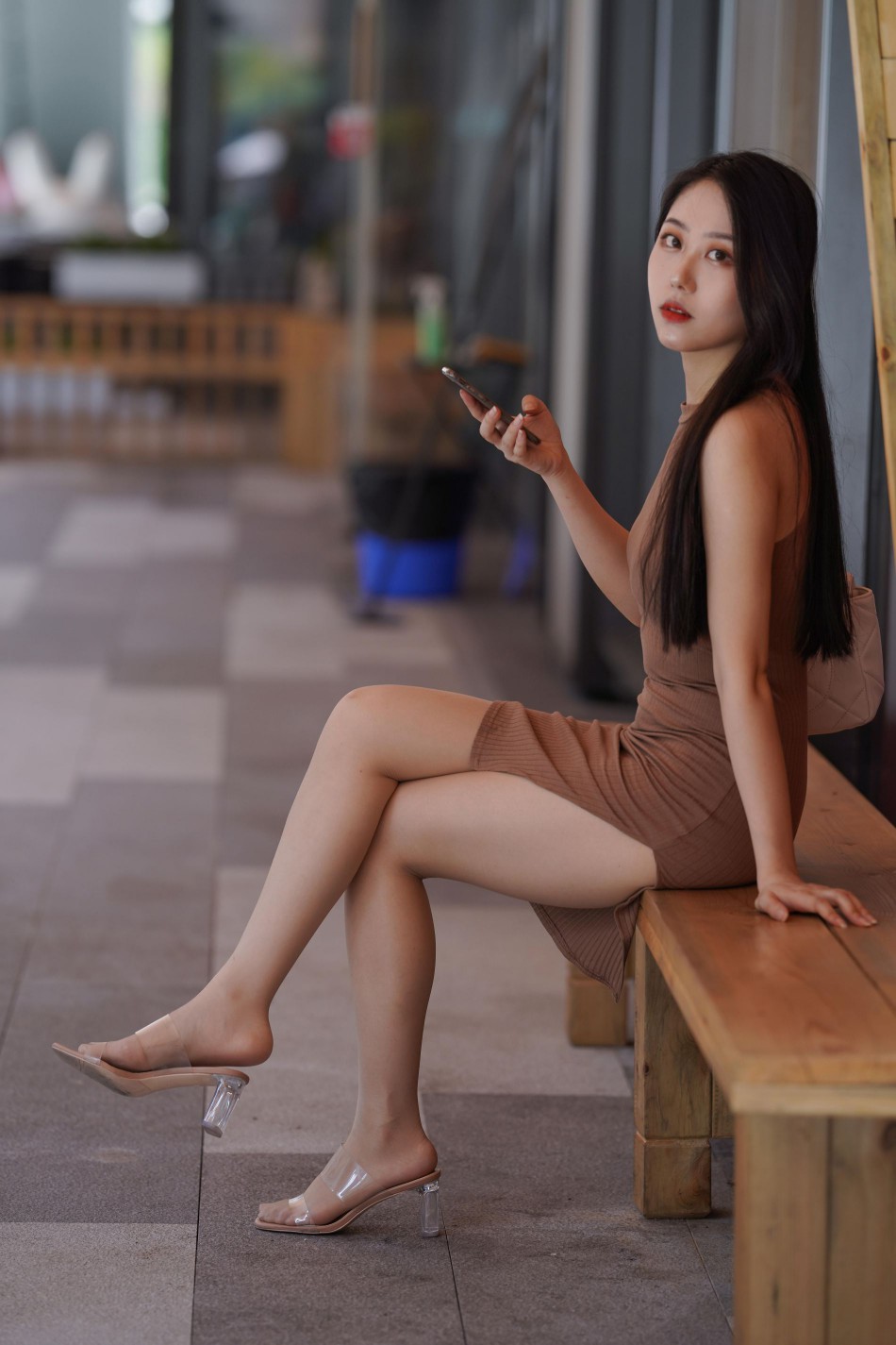 图片[5]-超有女人味的姑娘短裙逛街【400P】00049-学妹图库