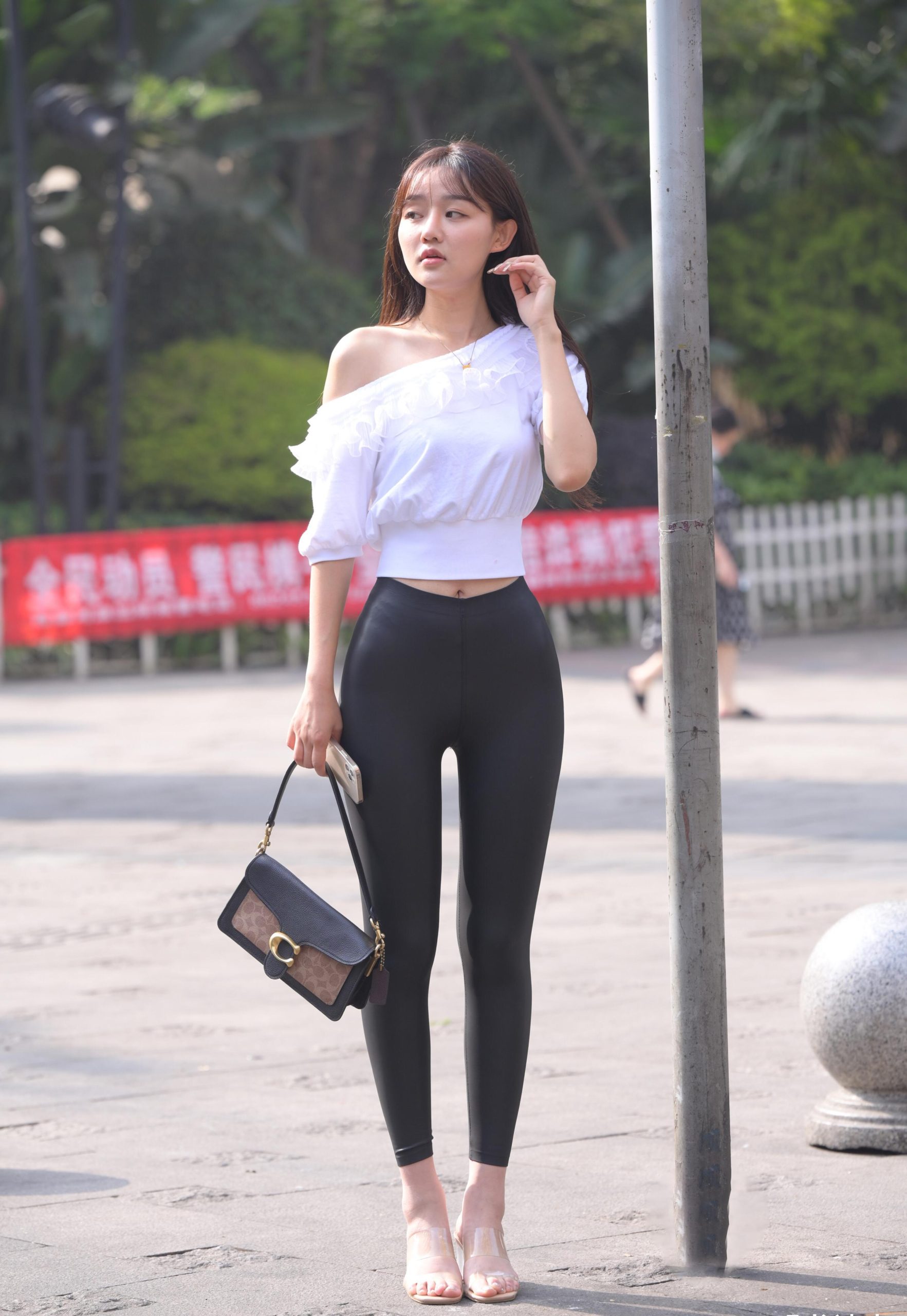 图片[5]-笑容非常甜美且治愈的皮裤女孩 J1945 751P1V-22.1GB-学妹图库