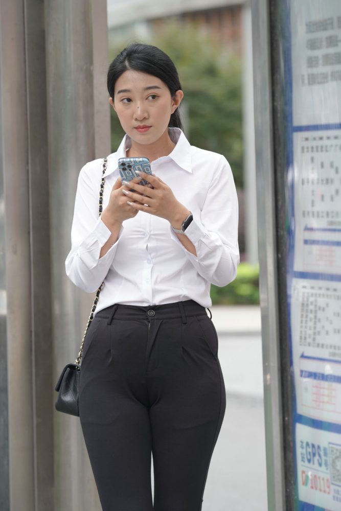 图片[3]-等公交的制服女人J2130 976P2V-29.5GB-学妹图库