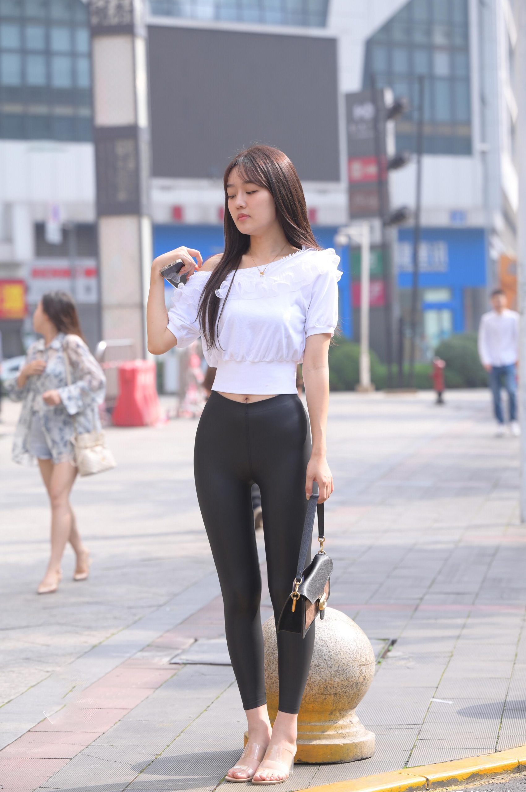 图片[4]-笑容非常甜美且治愈的皮裤女孩 J1945 751P1V-22.1GB-学妹图库