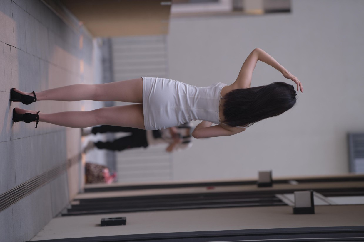 图片[4]-长发女孩紧身短裙特别显身材【245P】00040-学妹图库