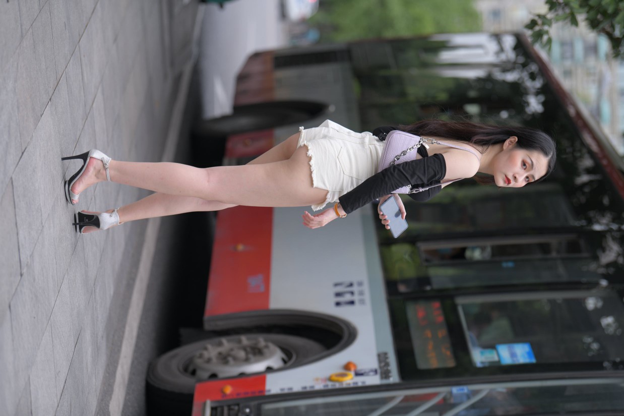 图片[3]-长发飘飘的白色热裤美丽女孩【49P】00029-学妹图库