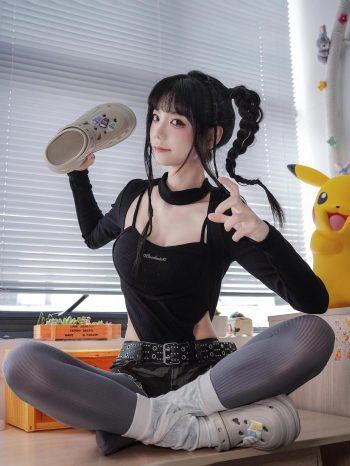 图片[10]-牛仔热裤+灰丝姑娘玩自拍-学妹图库