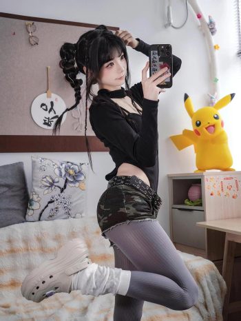 图片[2]-牛仔热裤+灰丝姑娘玩自拍-学妹图库