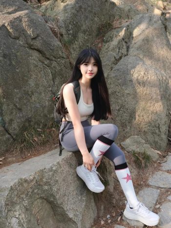 图片[7]-爱爬山的瑜伽裤MM，太甜美了！~-学妹图库