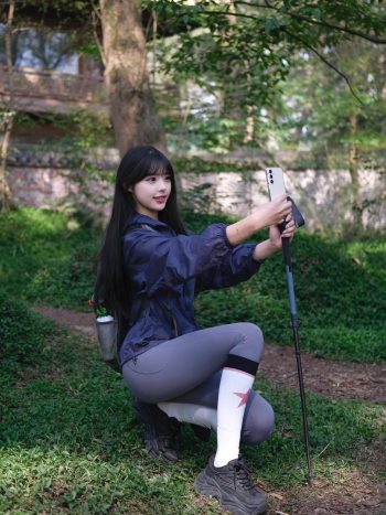 图片[4]-爱爬山的瑜伽裤MM，太甜美了！~-学妹图库