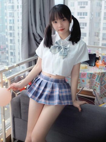 图片[7]-网格丝袜的清纯双马尾小姑娘-学妹图库