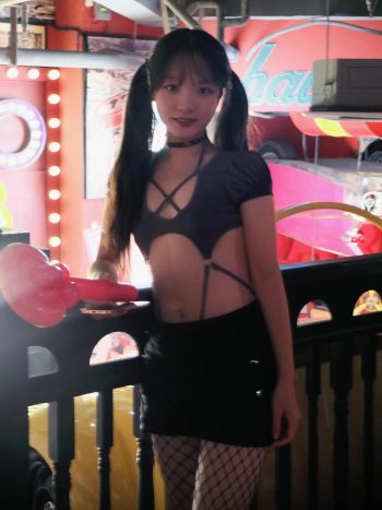 图片[2]-网格丝袜的清纯双马尾小姑娘-学妹图库